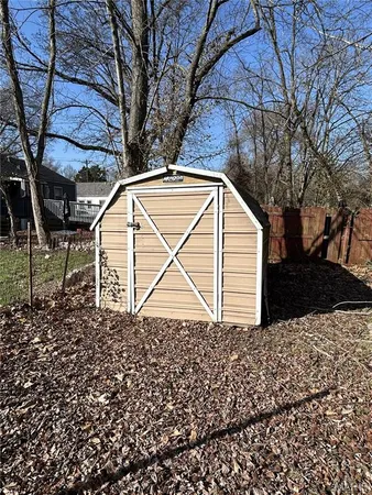 $79,000 | 615 Tesmore Place, St. Louis, MO 63135