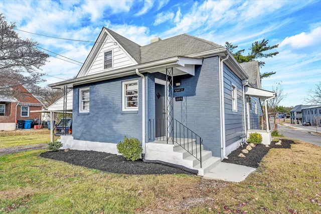 $850 | 3203 Roundhill Avenue Northwest, Unit A, Roanoke, VA 24012