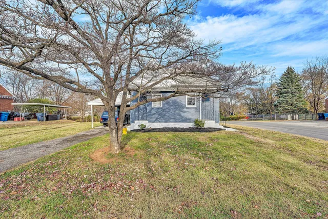 $850 | 3203 Roundhill Avenue Northwest, Unit A, Roanoke, VA 24012