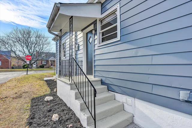 $850 | 3203 Roundhill Avenue Northwest, Unit A, Roanoke, VA 24012