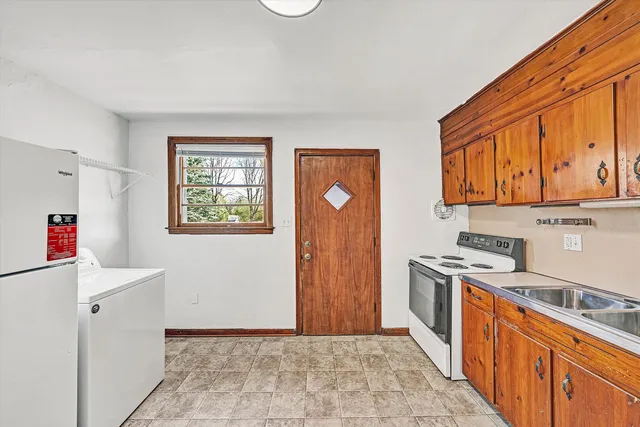 $850 | 3203 Roundhill Avenue Northwest, Unit A, Roanoke, VA 24012