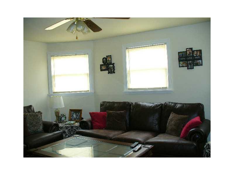 450 East Washington Street Rochester, PA 15074 - Photo 17 of 22 Living Room.