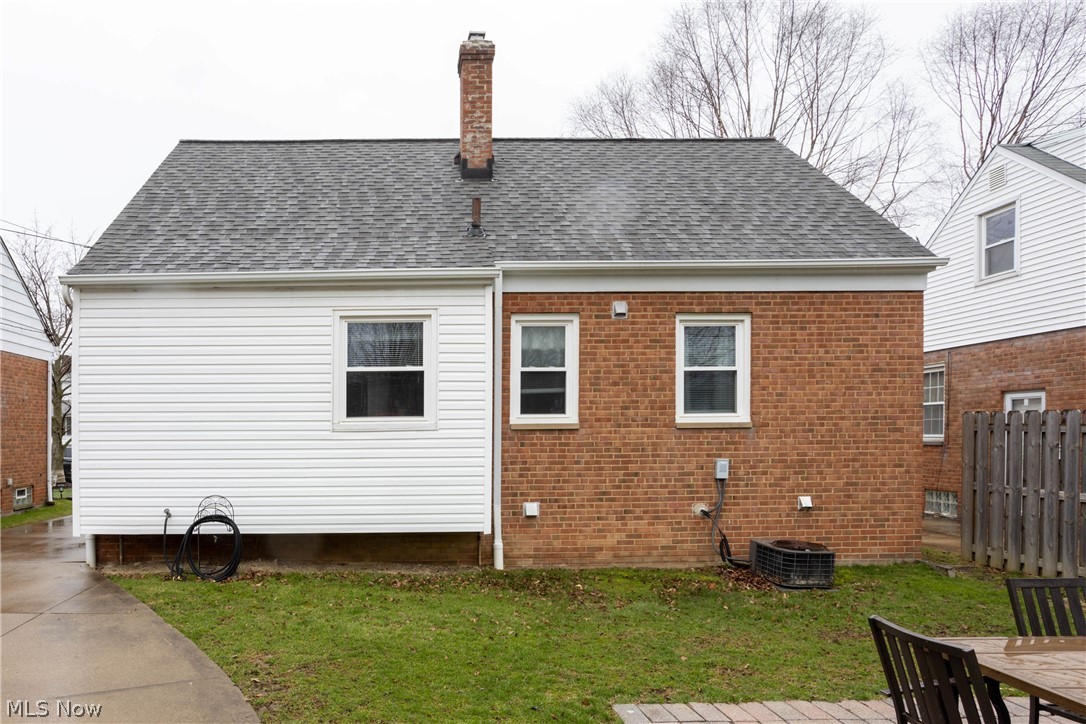1377 Mayfield Ridge Road Cleveland, OH 44124 - Photo 25 of 27