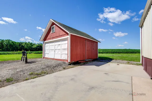 $2,300,000 | 28232 North Gilmer Road, Grayslake, IL 60030