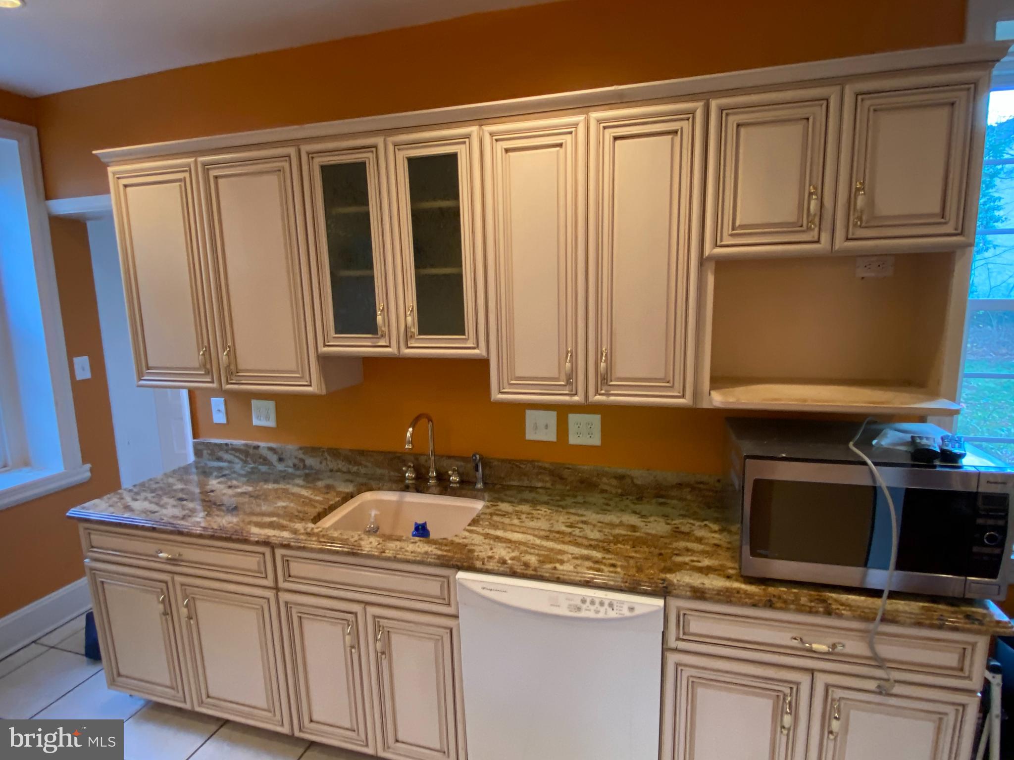 6358 Sherwood Road Philadelphia, PA 19151 - Photo 20 of 30 Beveled Granite countertops