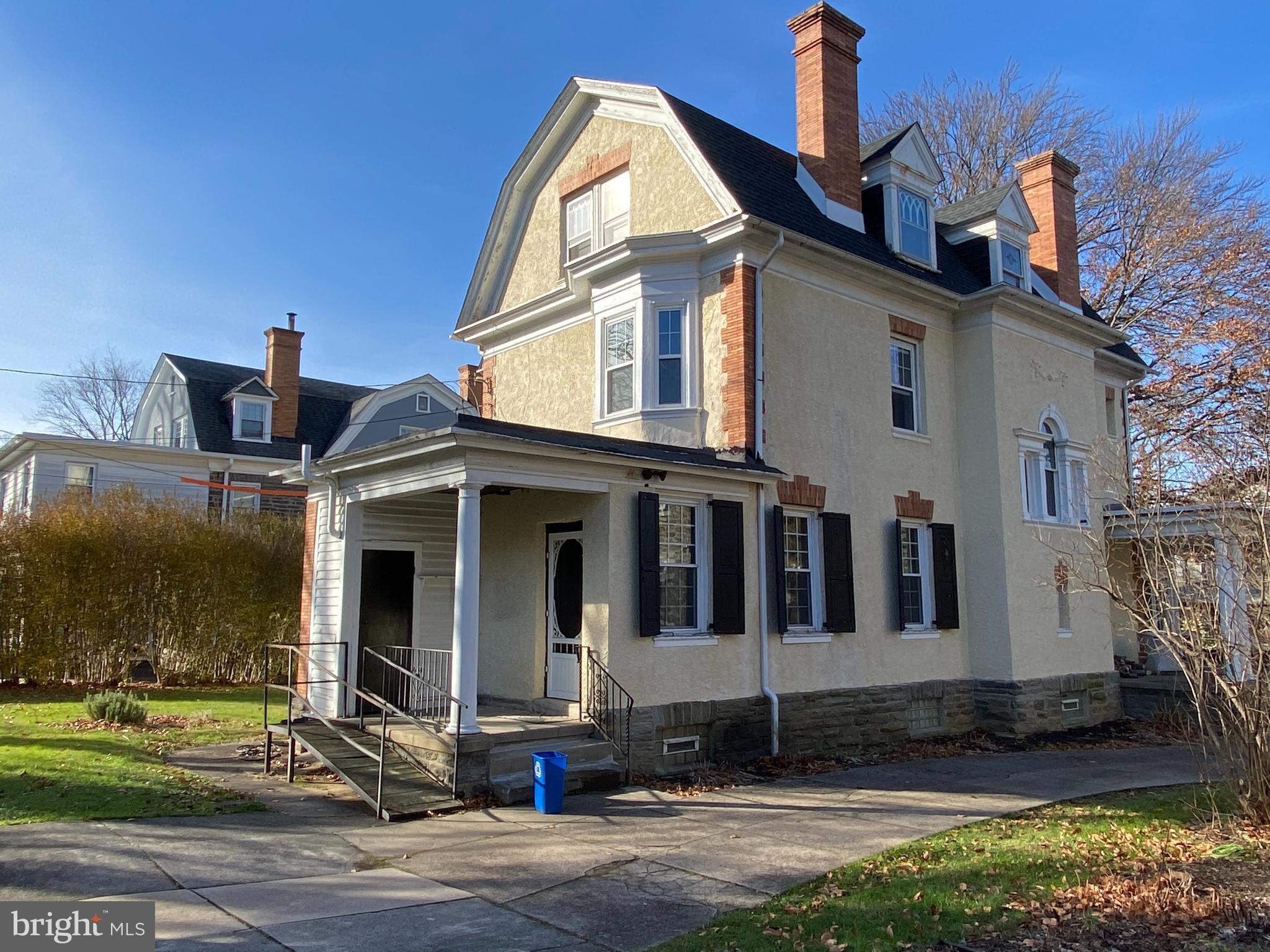 6358 Sherwood Road Philadelphia, PA 19151 - Photo 4 of 30 Rear and Side View