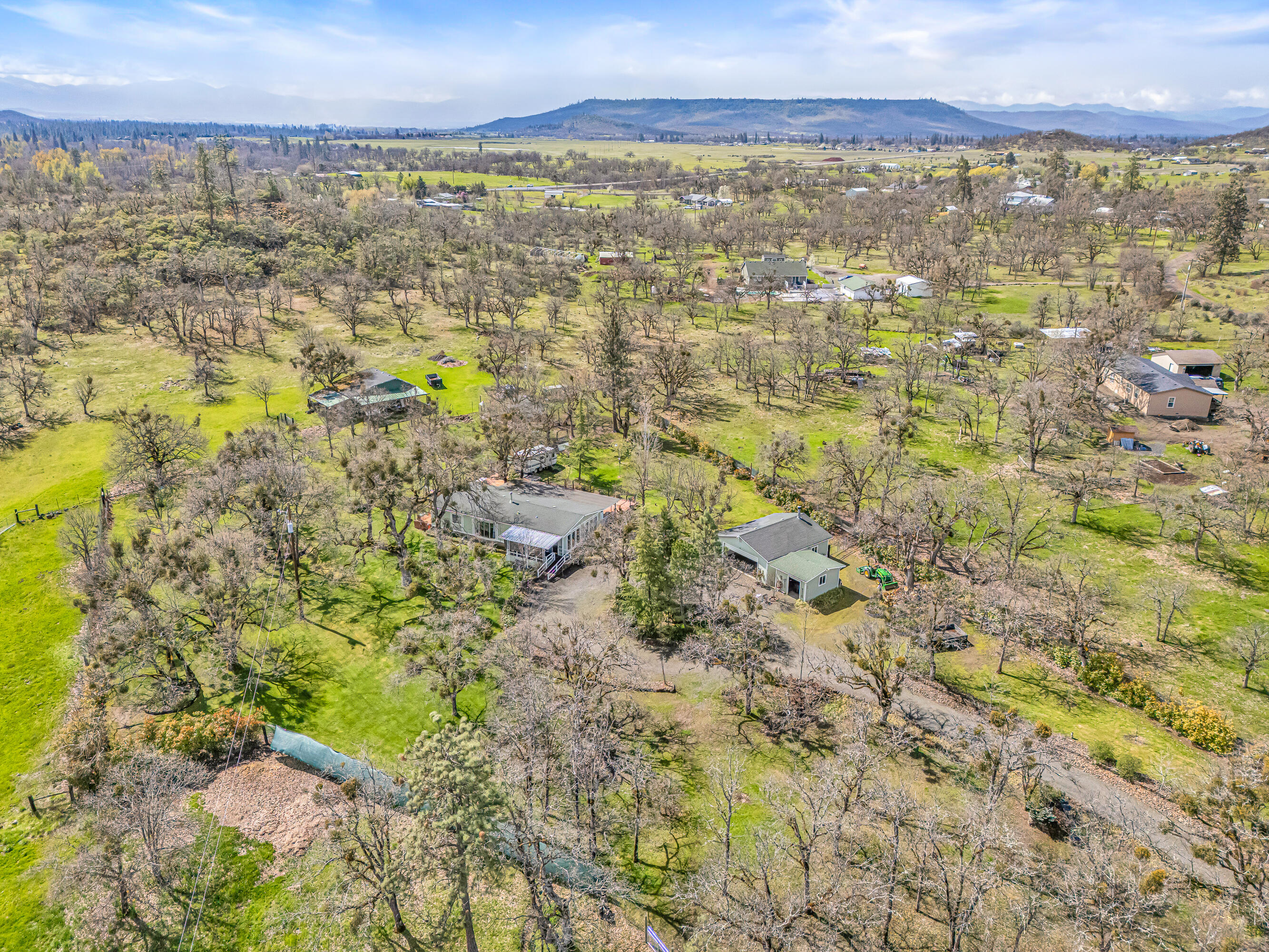 349 Capri Drive Eagle Point, OR 97524 - Photo 50 of 54 DJI_20250402122002_0058_D
