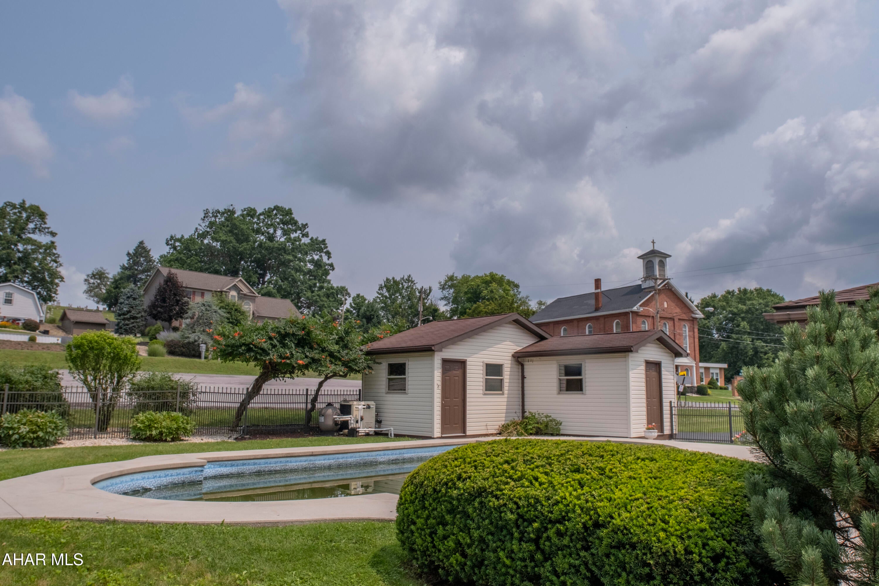 100 Puzzletown Road Duncansville, PA 16635 - Photo 4 of 33 Gallery Image 4