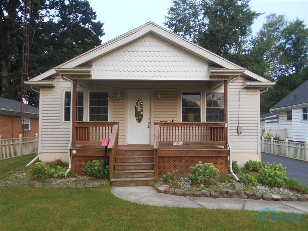 5207 Rowland Road Toledo, OH 43613 - Photo 1 of 14 front