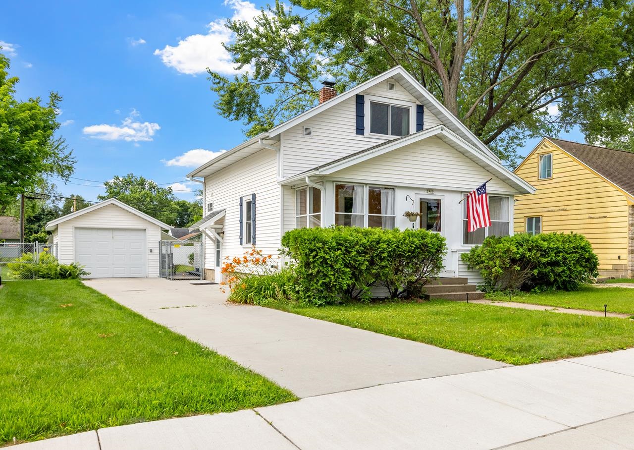 2909 Algoma Street Stevens Point, WI 54481 - Photo 1 of 41