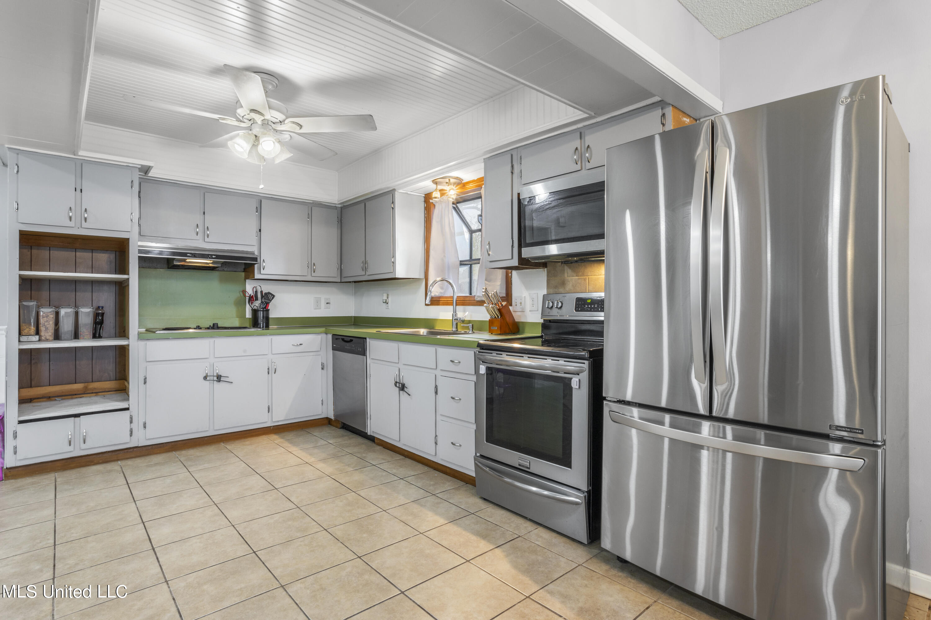 12271 Depew Road Gulfport, MS 39503 - Photo 9 of 24 009