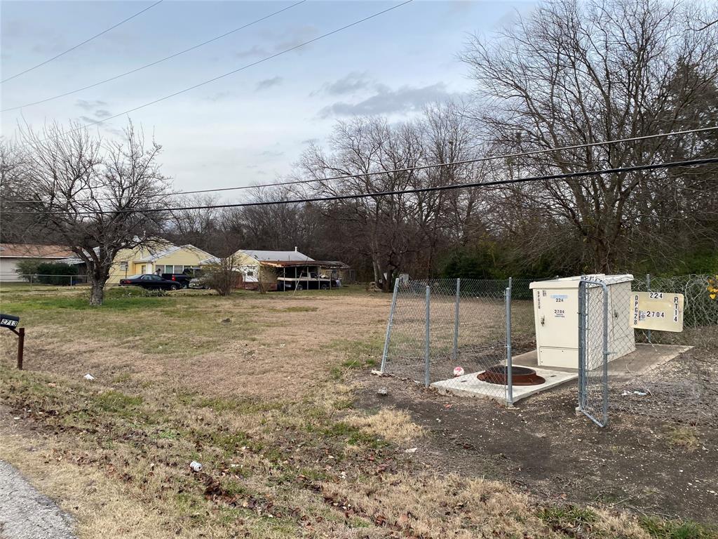 2714 Henry Road Lancaster, TX 75134 - Photo 15 of 19 a backyard of a house with lots of green space