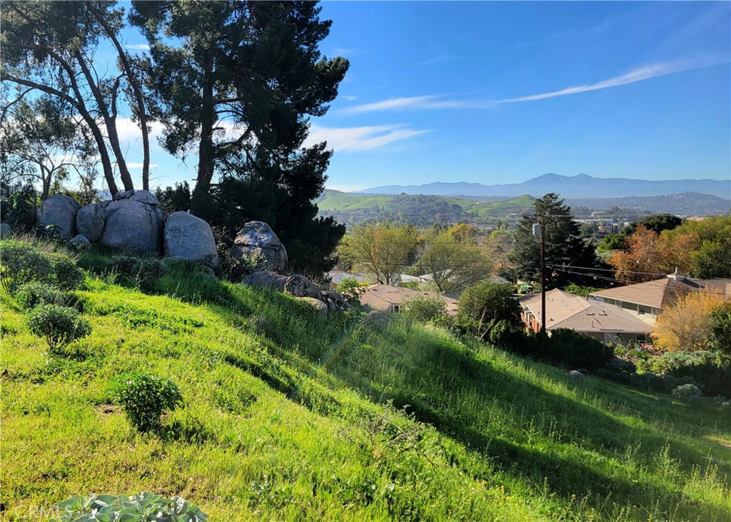 2935 Galaxie Heights Road Riverside, CA 92507 - Photo 9 of 45 Gallery Image 9