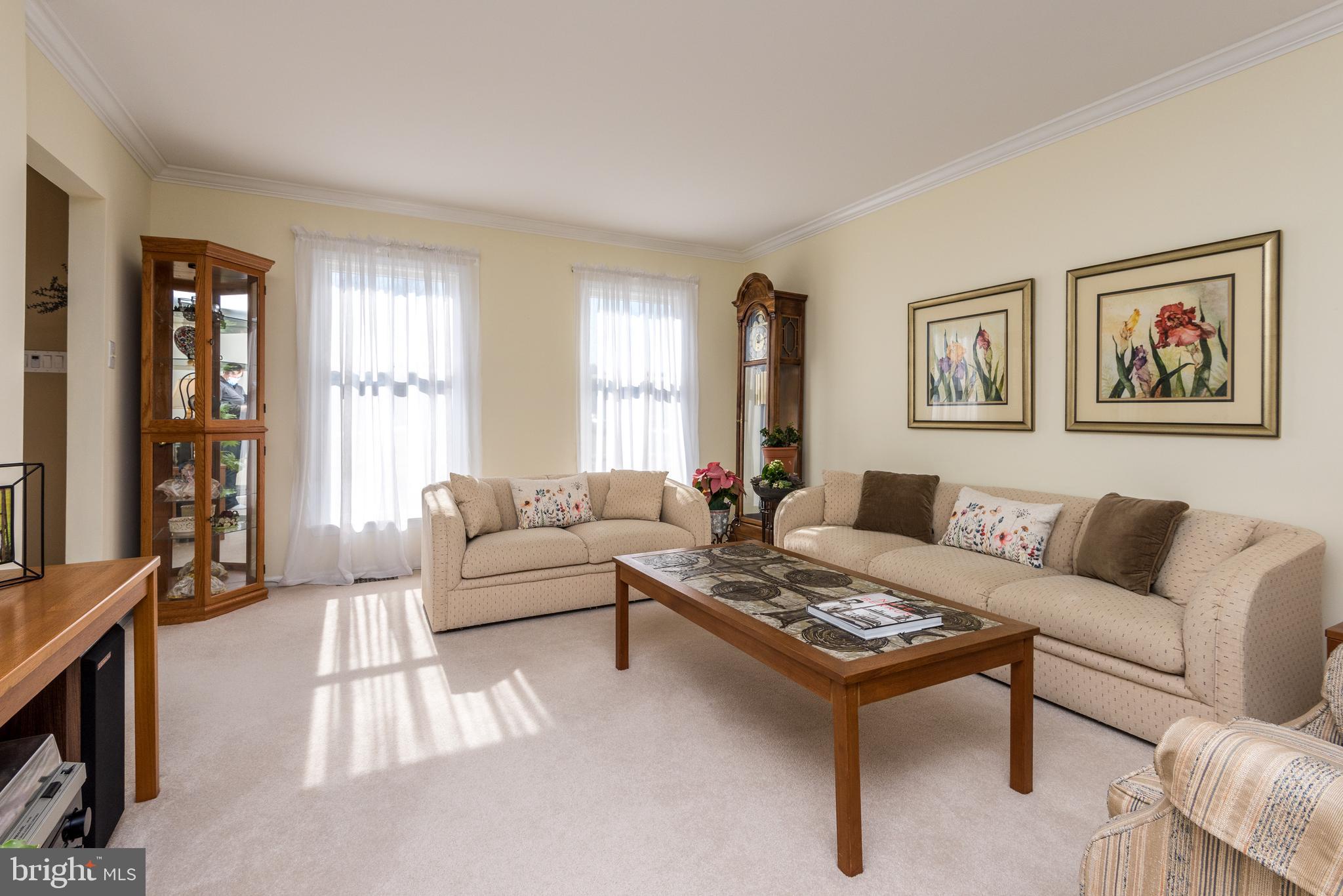 4 Stefwalt Road Hatboro, PA 19040 - Photo 23 of 60 Living Room with Wood Framed Windows