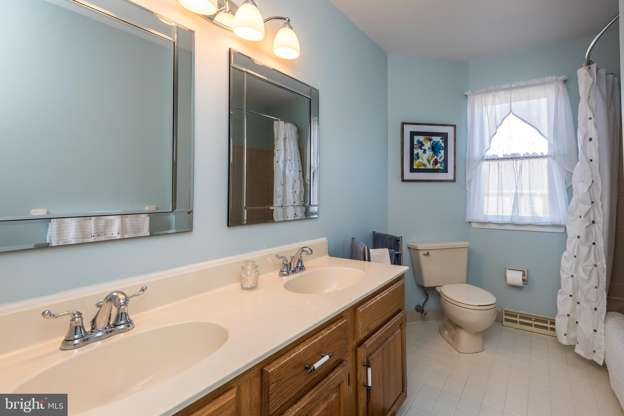 4 Stefwalt Road Hatboro, PA 19040 - Photo 46 of 60 Hall Full Bath w/ Double Sink Vanity