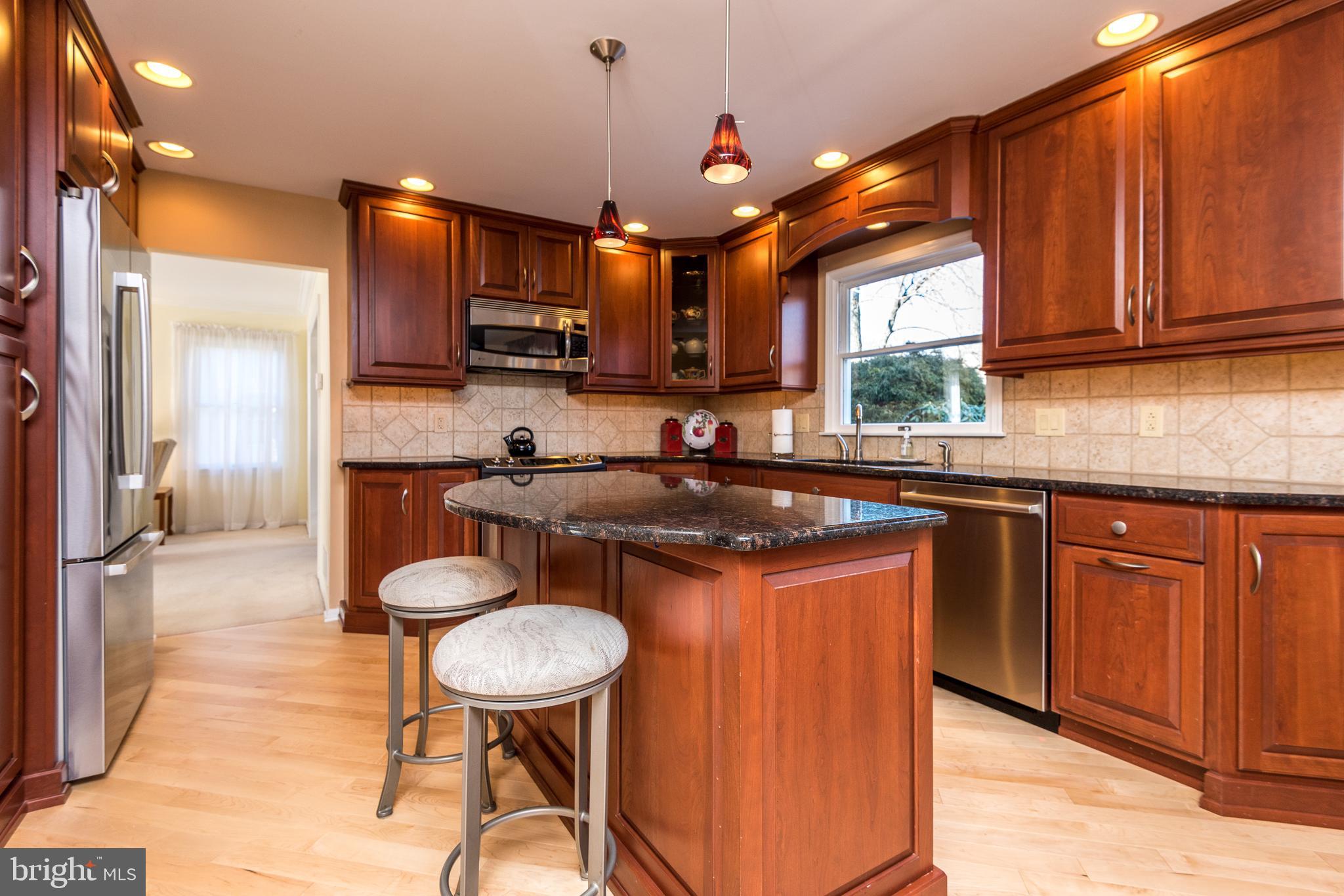 4 Stefwalt Road Hatboro, PA 19040 - Photo 8 of 60 Island with Pull Out Drawers