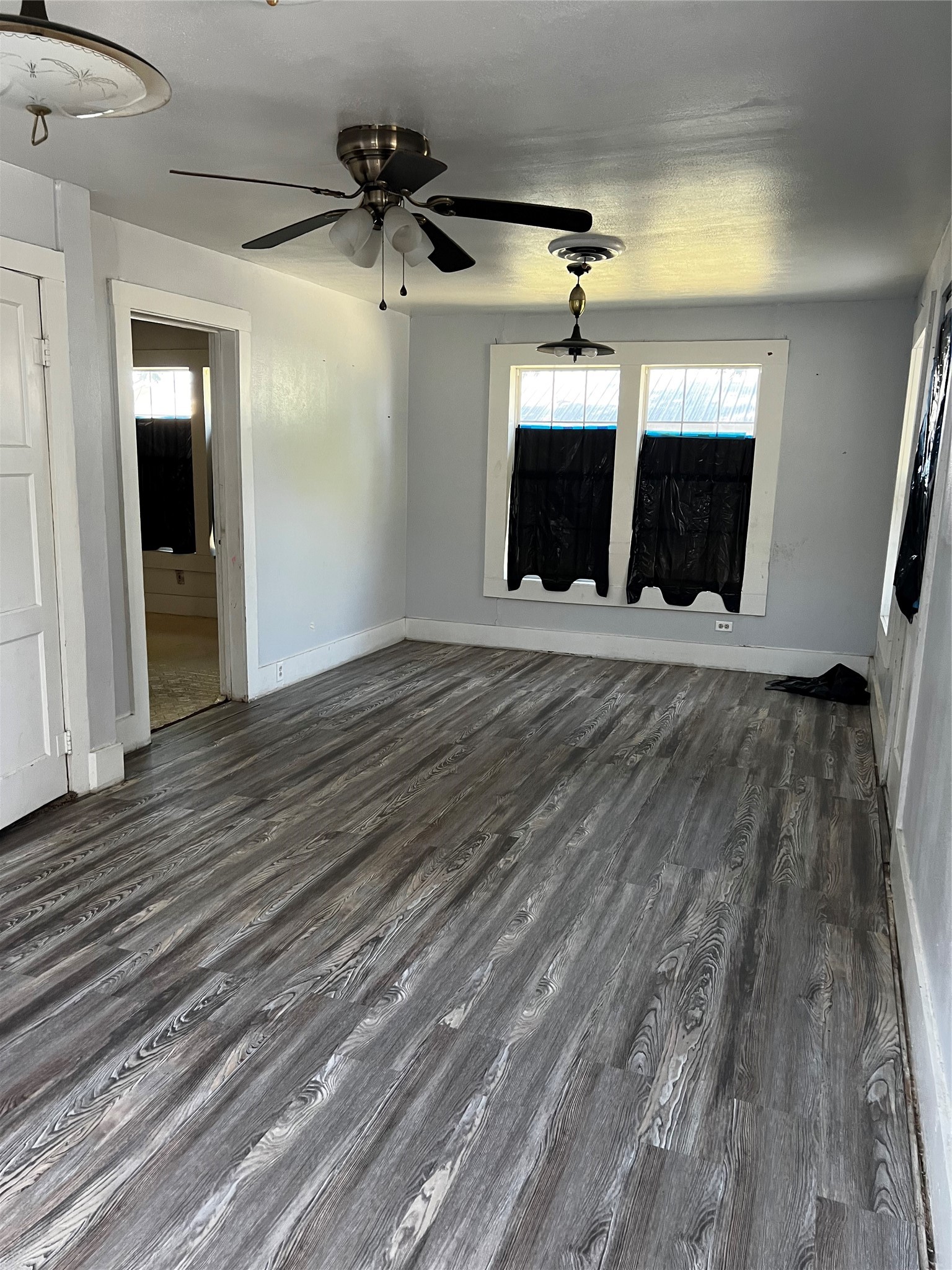 615 North 4th Ganado, TX 77962 - Photo 3 of 19 a view of a livingroom with wooden floor