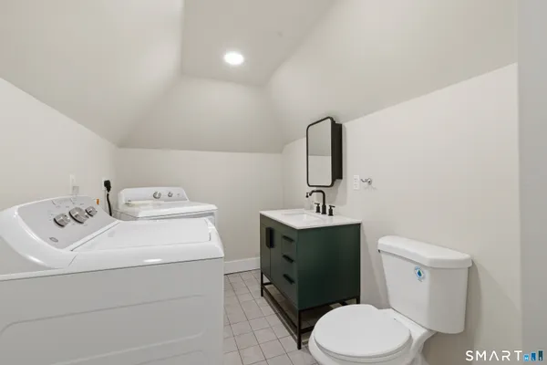 $1,400 | 214 Broadway, Unit 5, Norwich, CT 06360