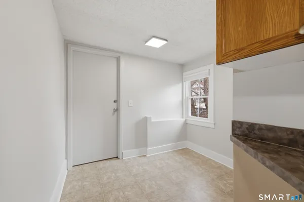 $1,400 | 214 Broadway, Unit 5, Norwich, CT 06360