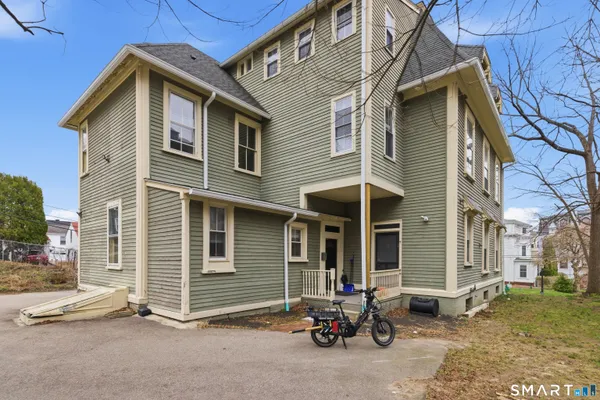 $1,400 | 214 Broadway, Unit 5, Norwich, CT 06360