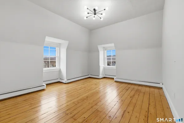 $1,400 | 214 Broadway, Unit 5, Norwich, CT 06360