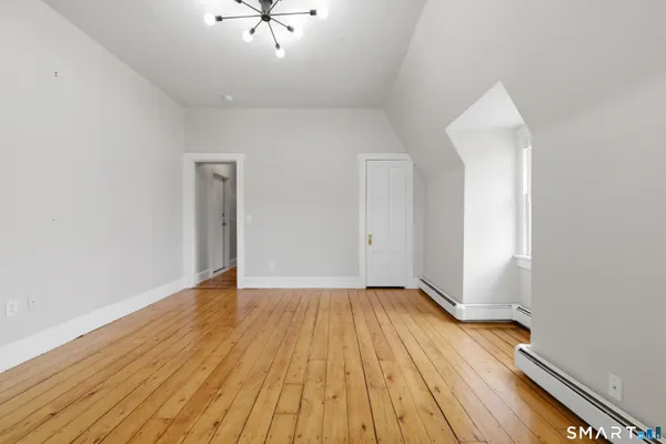 $1,400 | 214 Broadway, Unit 5, Norwich, CT 06360