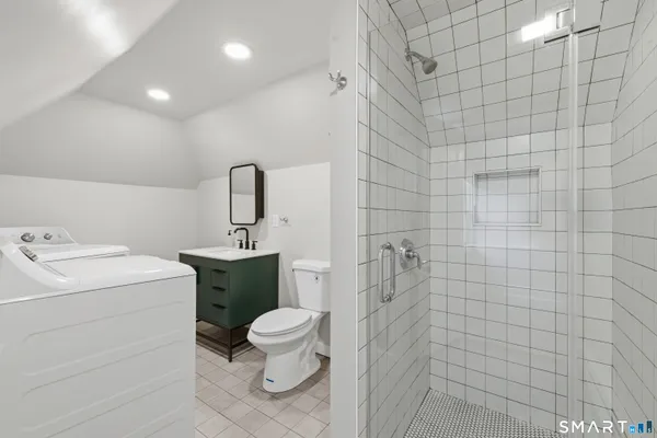 $1,400 | 214 Broadway, Unit 5, Norwich, CT 06360