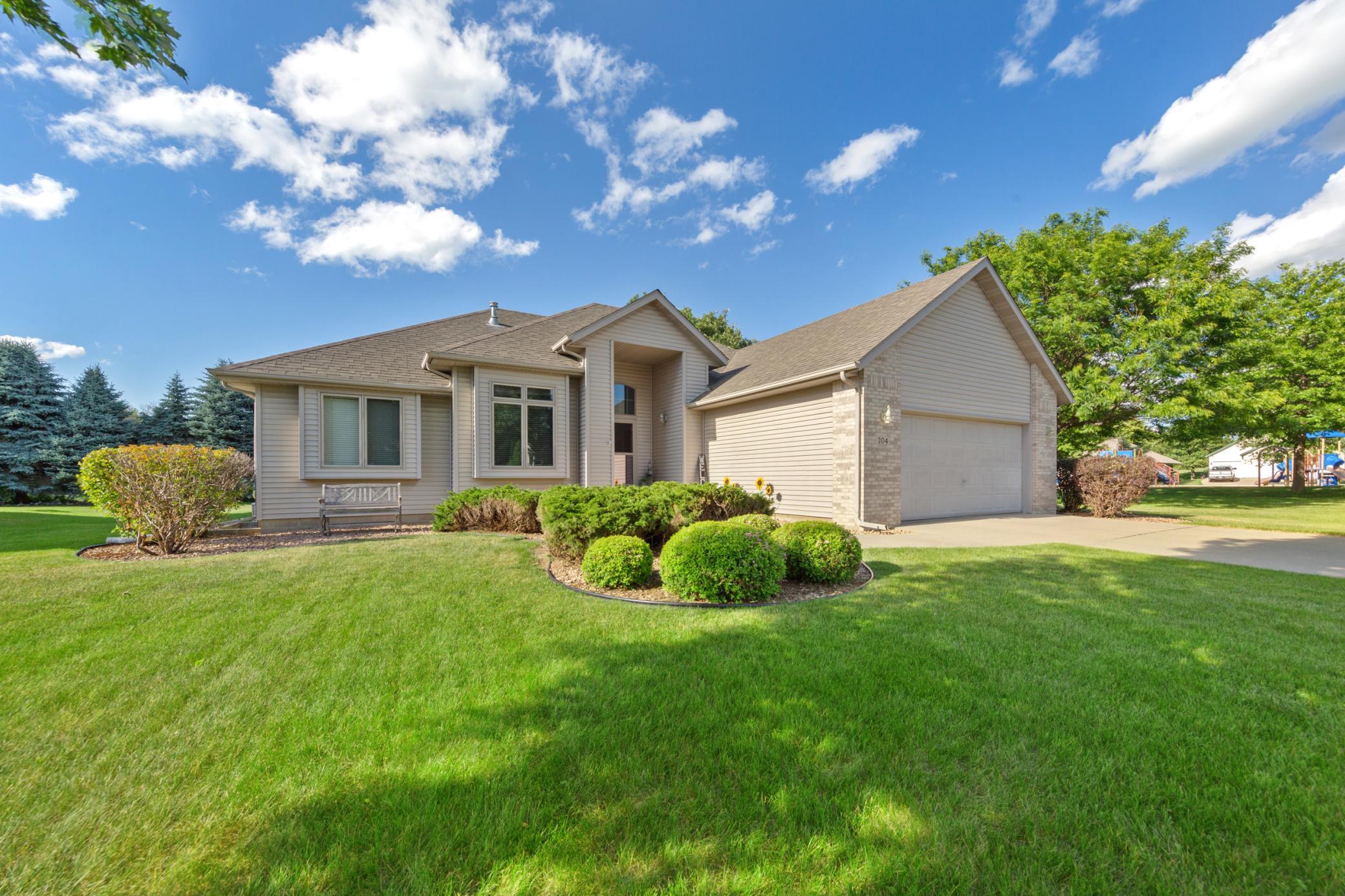 204 Allen Lane Faribault, MN 55021 - Photo 2 of 37