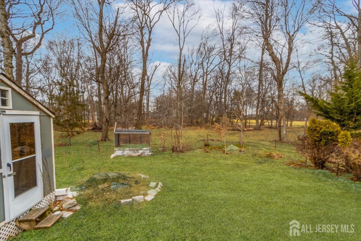 580 Schuyler Way Union, NJ 07083 - Photo 6 of 30 a view of yard with tree