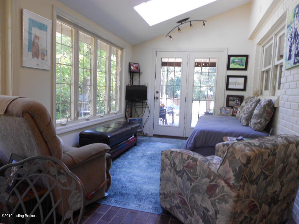 6604 Springfield Road Bardstown, KY 40004 - Photo 11 of 29 DSCN3857