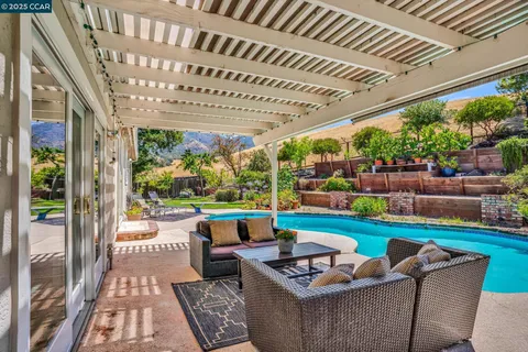 $1,150,000 | 33 El Molino Drive, Clayton, CA 94517