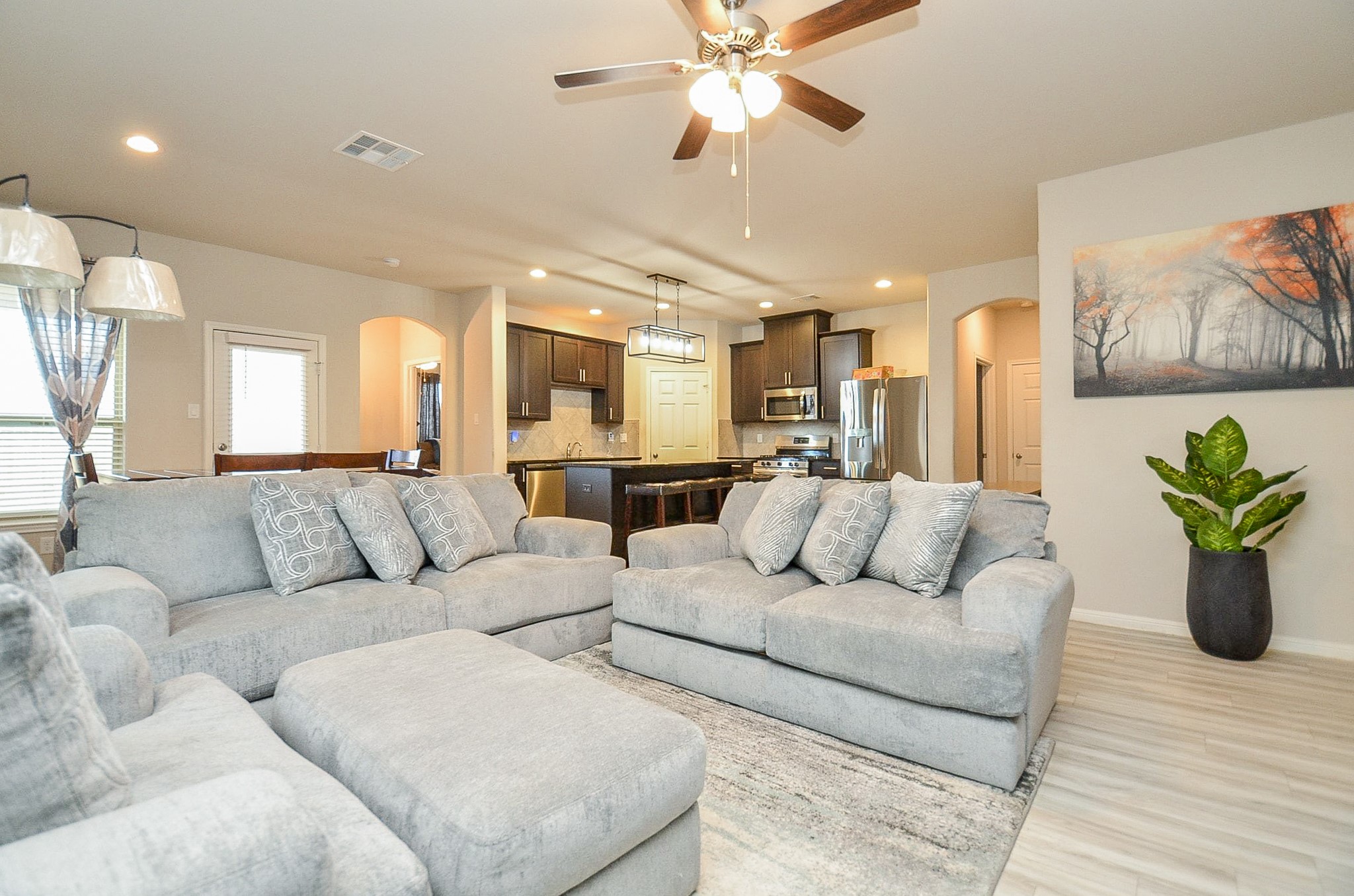 10519 Scrub Oak Drive Rosharon, TX 77583 - Photo 13 of 32 a living room with furniture kitchen view and a chandelier