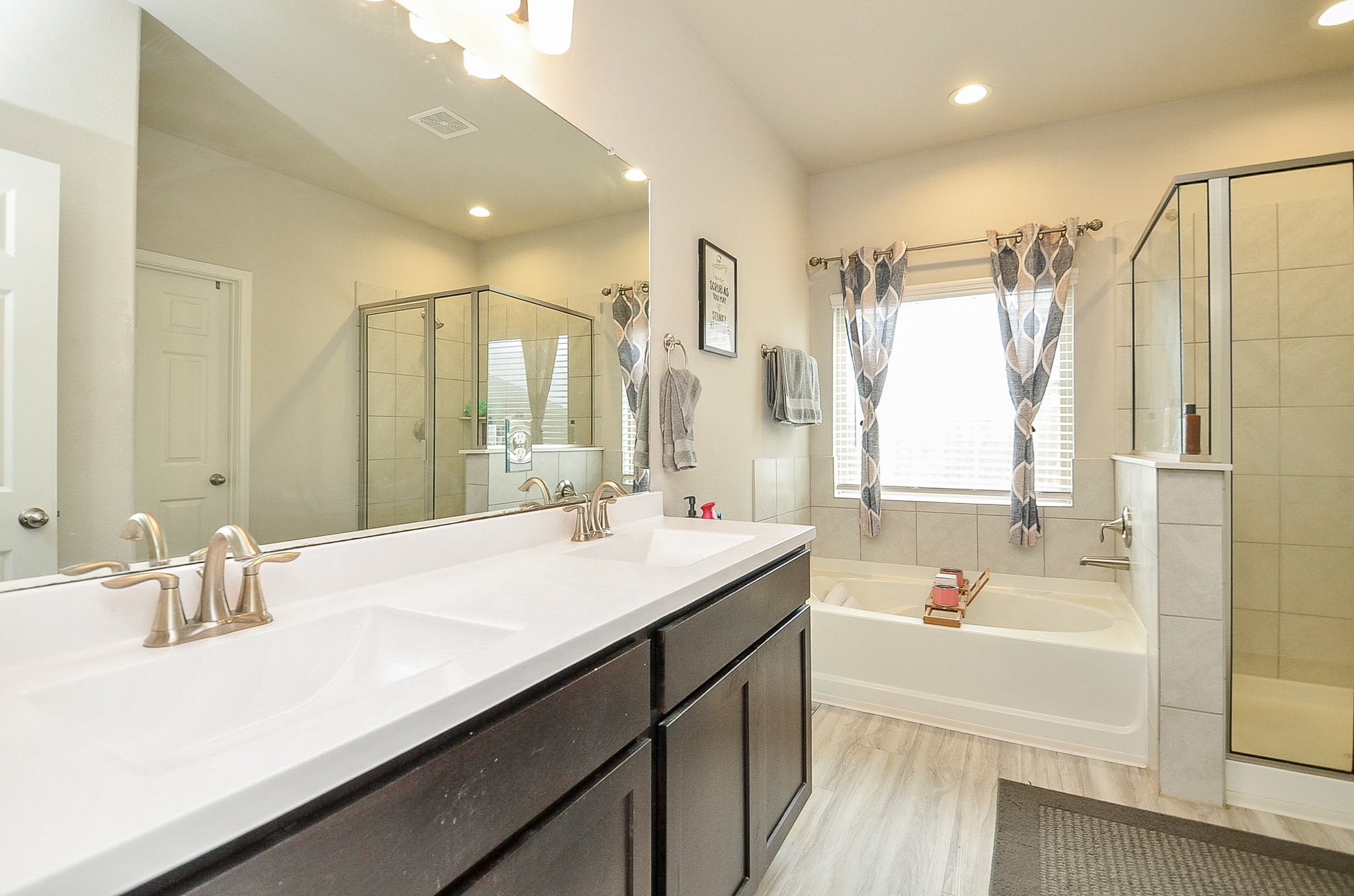 10519 Scrub Oak Drive Rosharon, TX 77583 - Photo 22 of 32 a bathroom with a tub sink and mirror