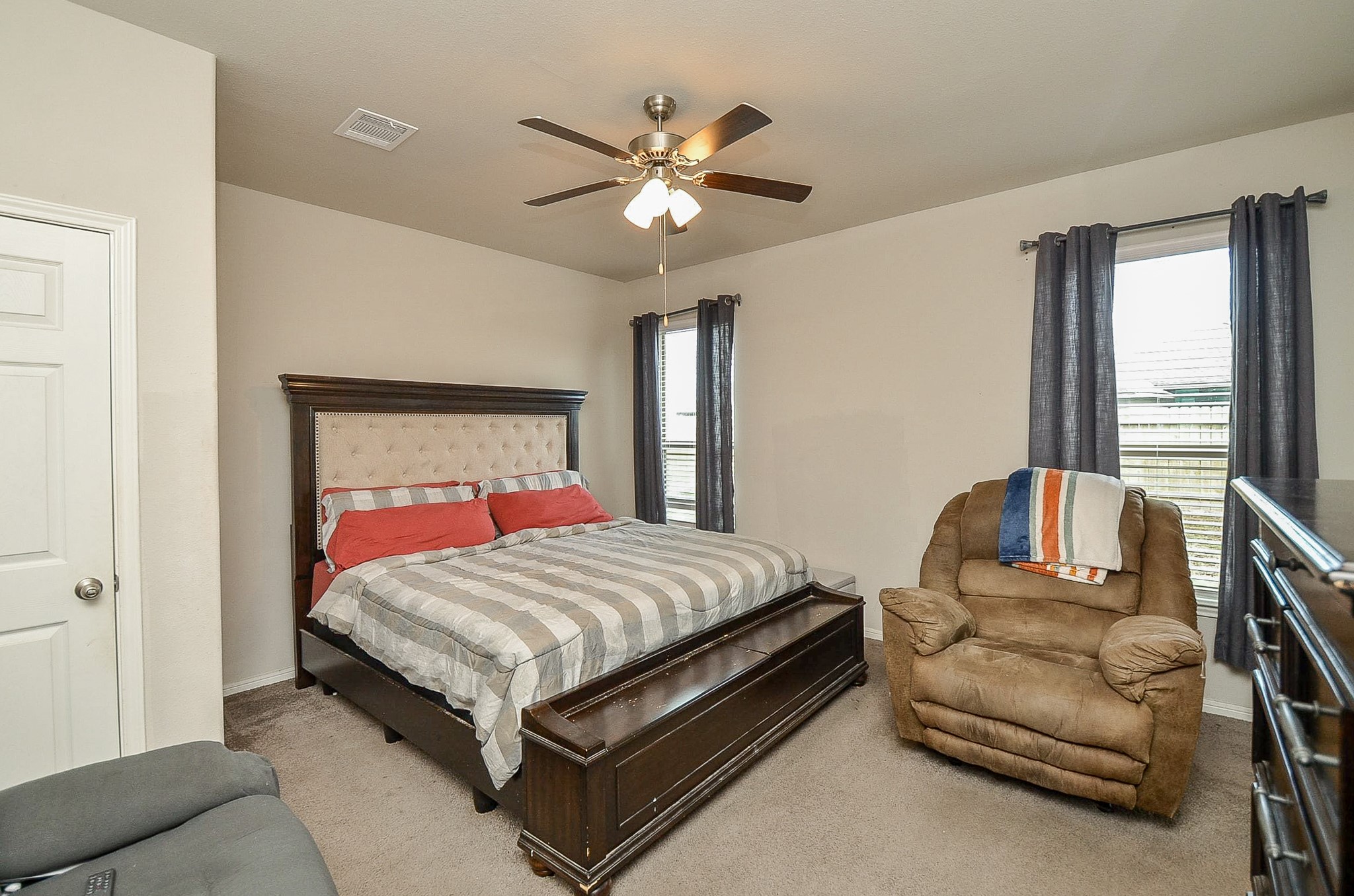 10519 Scrub Oak Drive Rosharon, TX 77583 - Photo 24 of 32 a bedroom with a bed and a chandelier