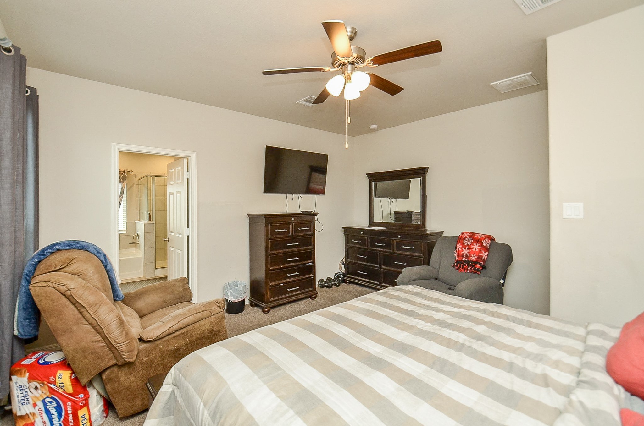10519 Scrub Oak Drive Rosharon, TX 77583 - Photo 25 of 32 a bedroom with a bed and a flat screen tv