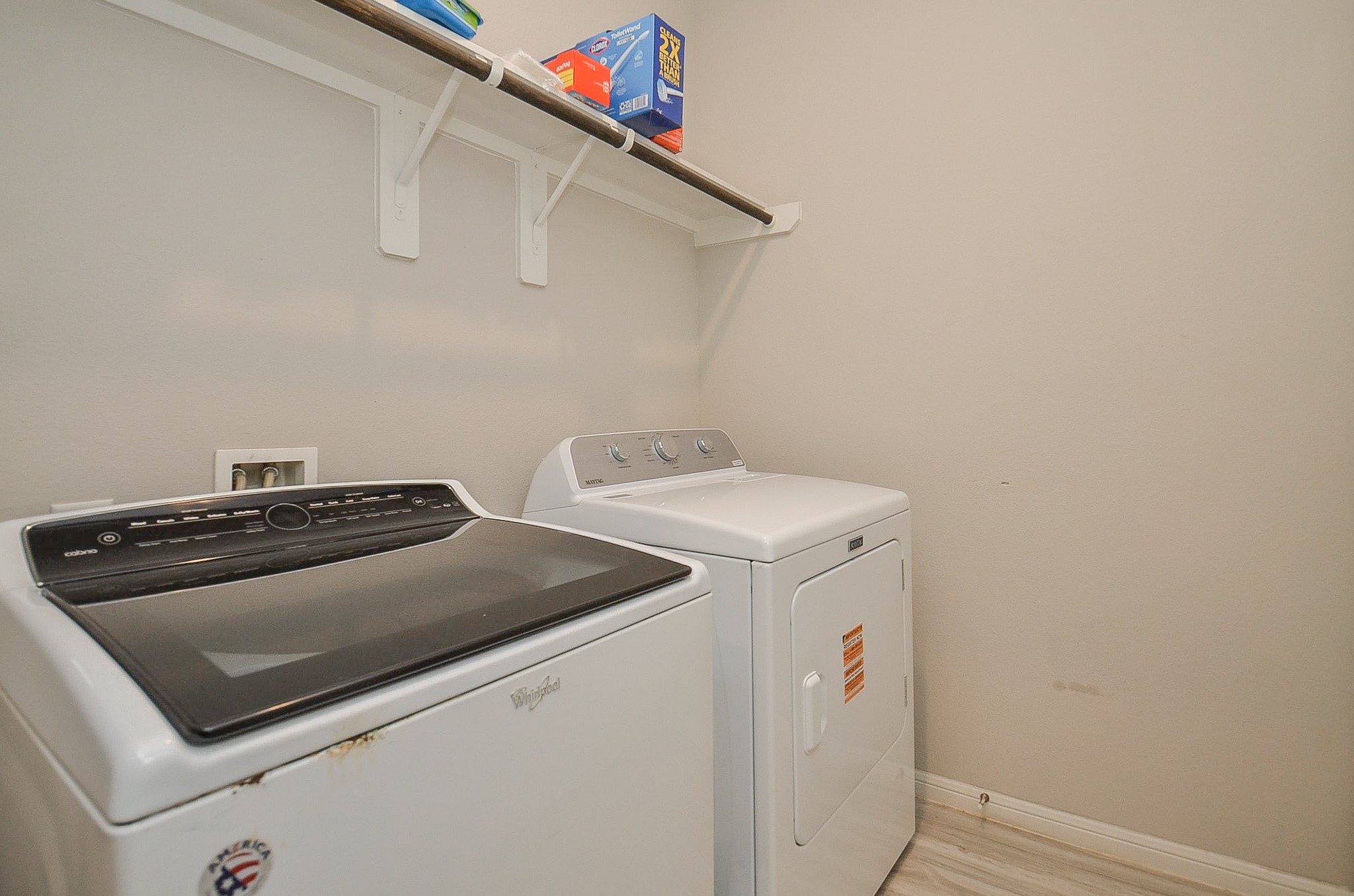 10519 Scrub Oak Drive Rosharon, TX 77583 - Photo 27 of 32 a utility room with dryer and washer