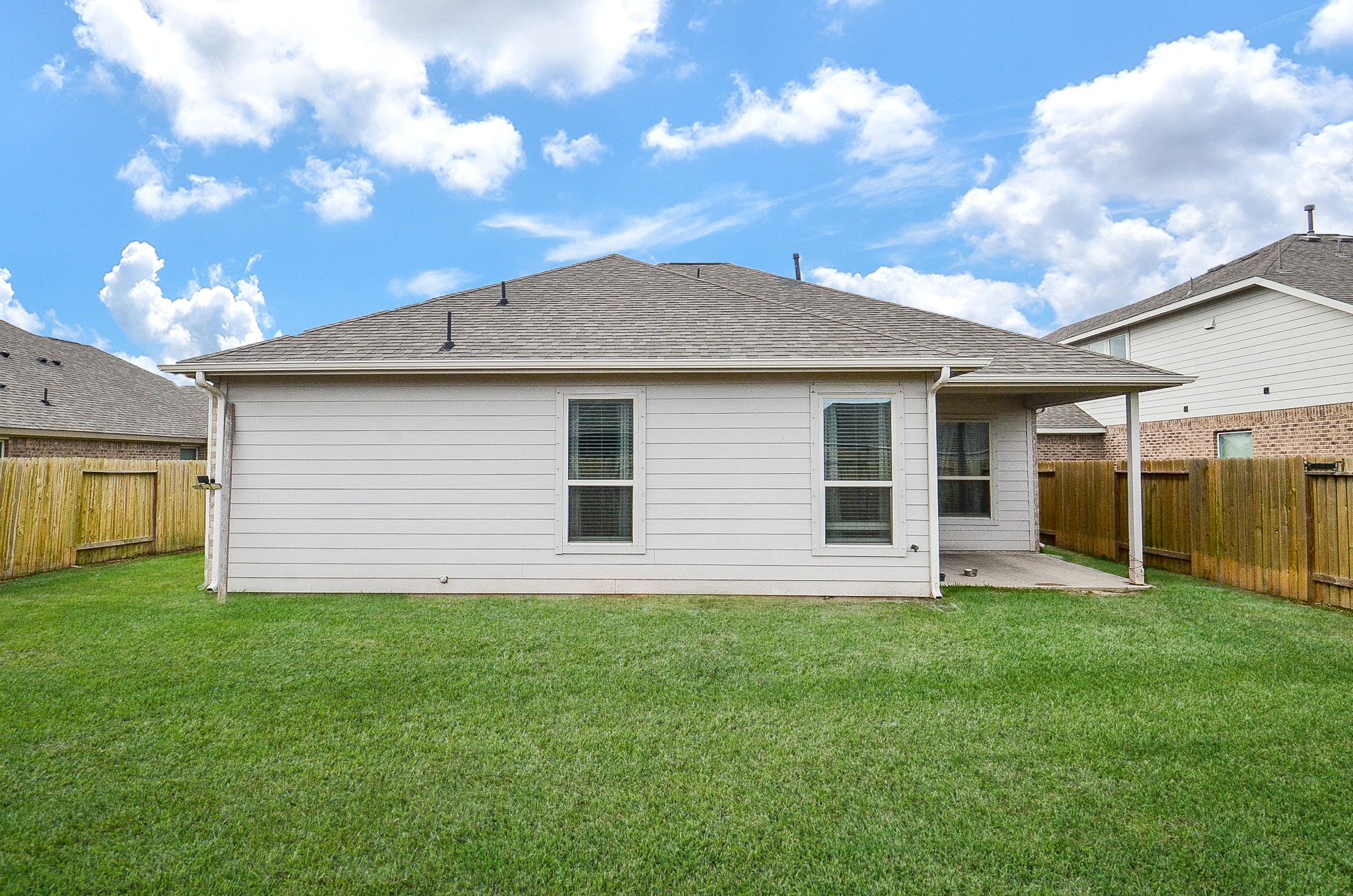 10519 Scrub Oak Drive Rosharon, TX 77583 - Photo 29 of 32 a front view of house with yard and green space