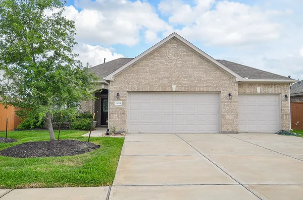 $315,000 | 10519 Scrub Oak Drive, Rosharon, TX 77583