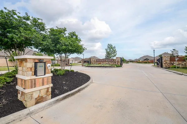 $315,000 | 10519 Scrub Oak Drive, Rosharon, TX 77583