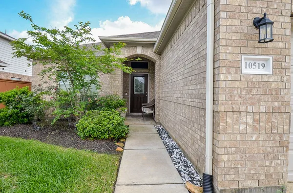 $315,000 | 10519 Scrub Oak Drive, Rosharon, TX 77583