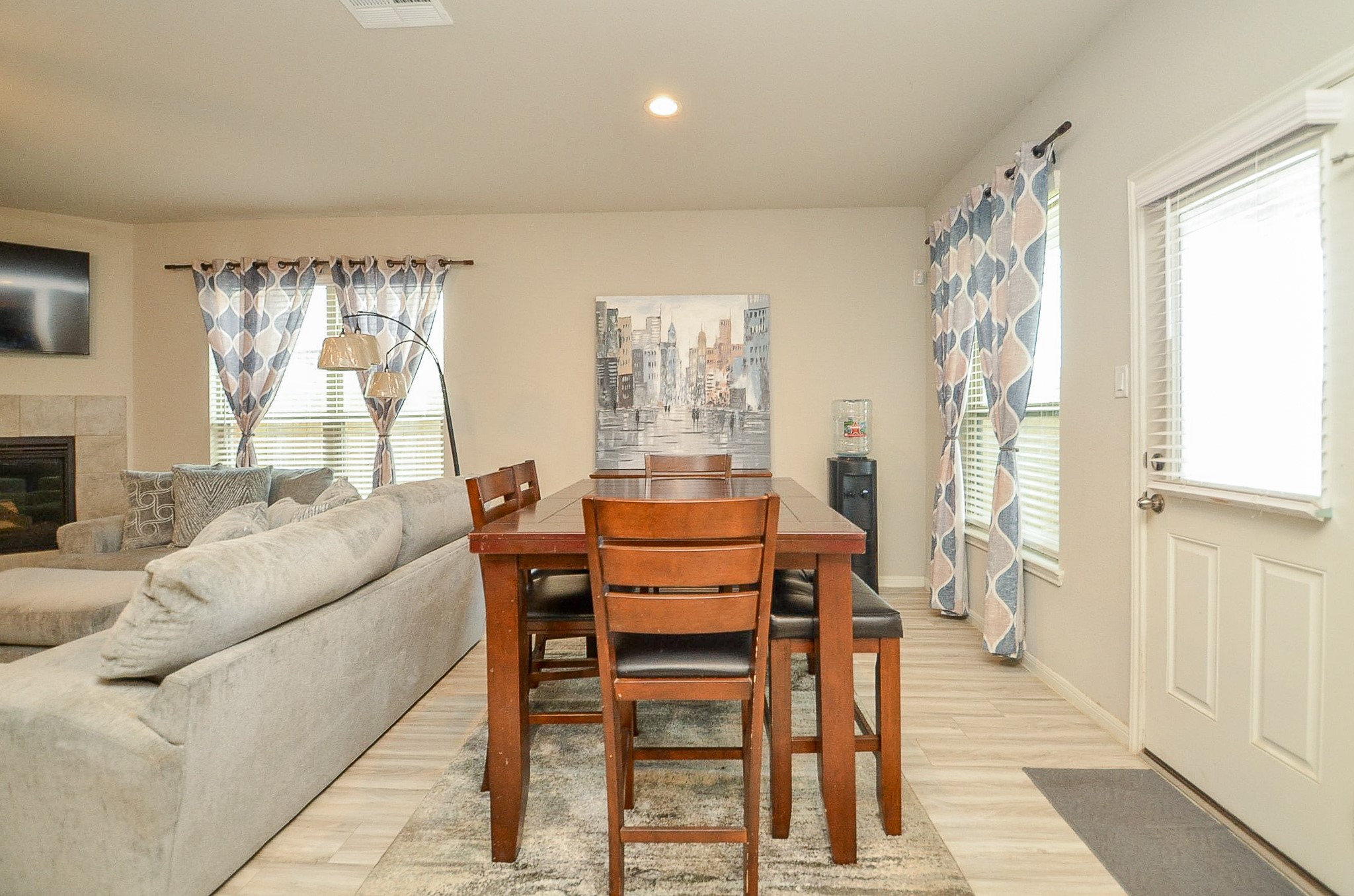 10519 Scrub Oak Drive Rosharon, TX 77583 - Photo 9 of 32 a dining room with furniture and window
