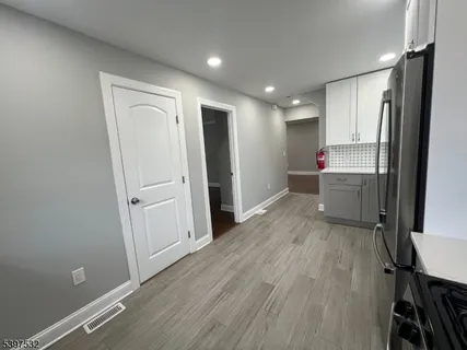 $2,800 | 20 Van Dyke Place, Summit, NJ 07901