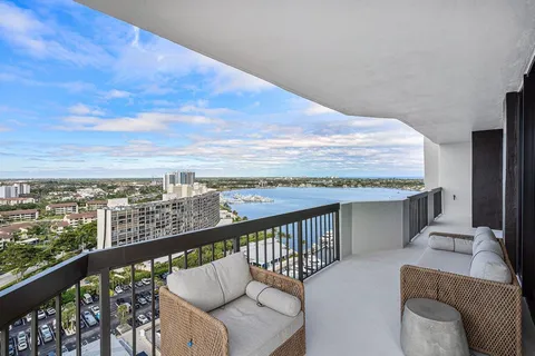 $1,200,000 | 108 Lakeshore Drive, Unit 38PH, North Palm Beach, FL 33408