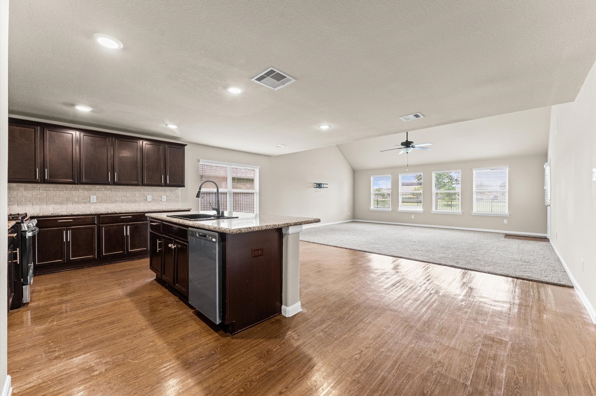 9918 Channel Set Way Rosharon, TX 77583 - Photo 6 of 28