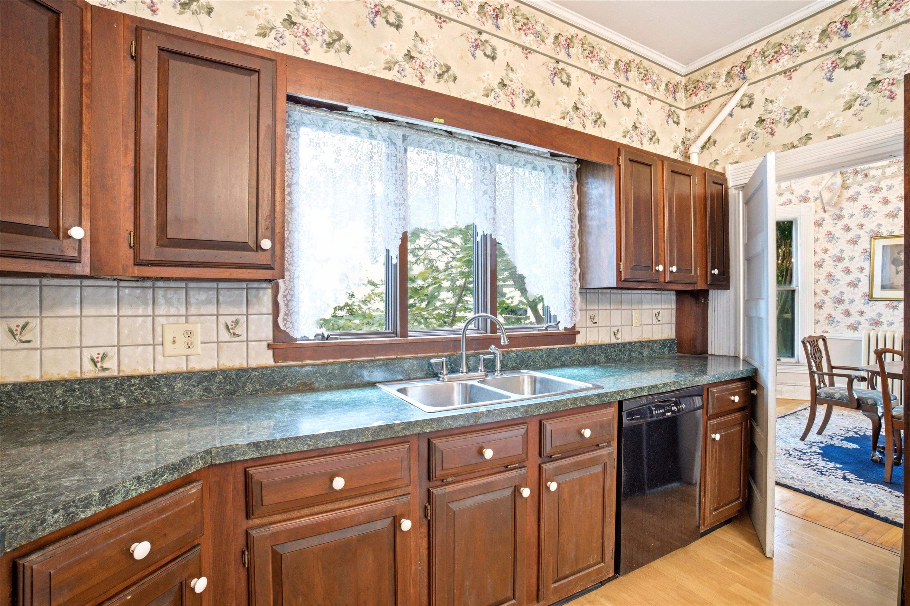 2108 Elm Street Manchester, NH 03104 - Photo 16 of 59