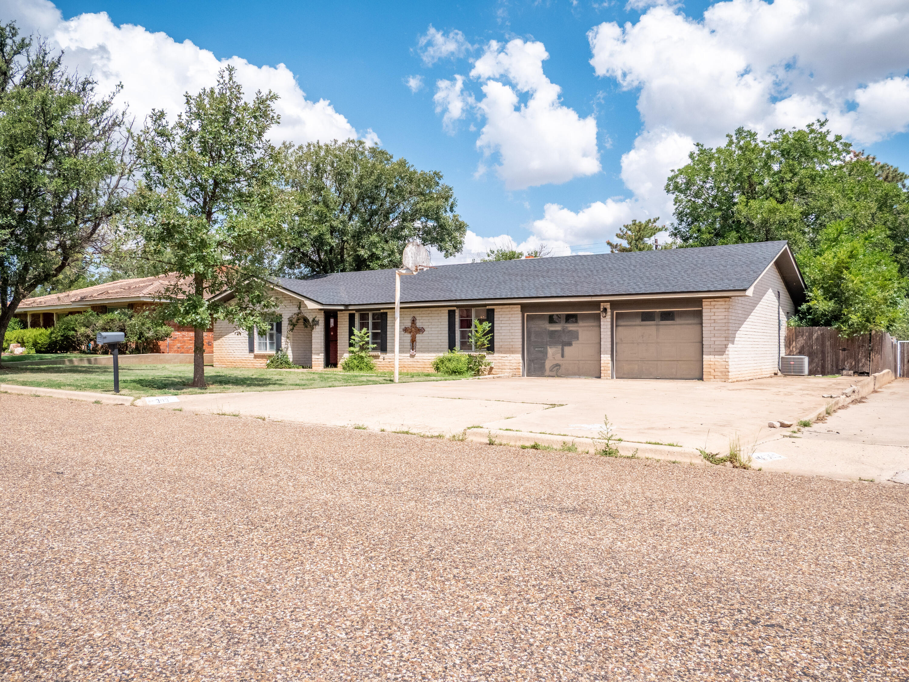 303 Comanche Trail Tulia, TX 79088 - Photo 37 of 37 a front view of a house with a yard