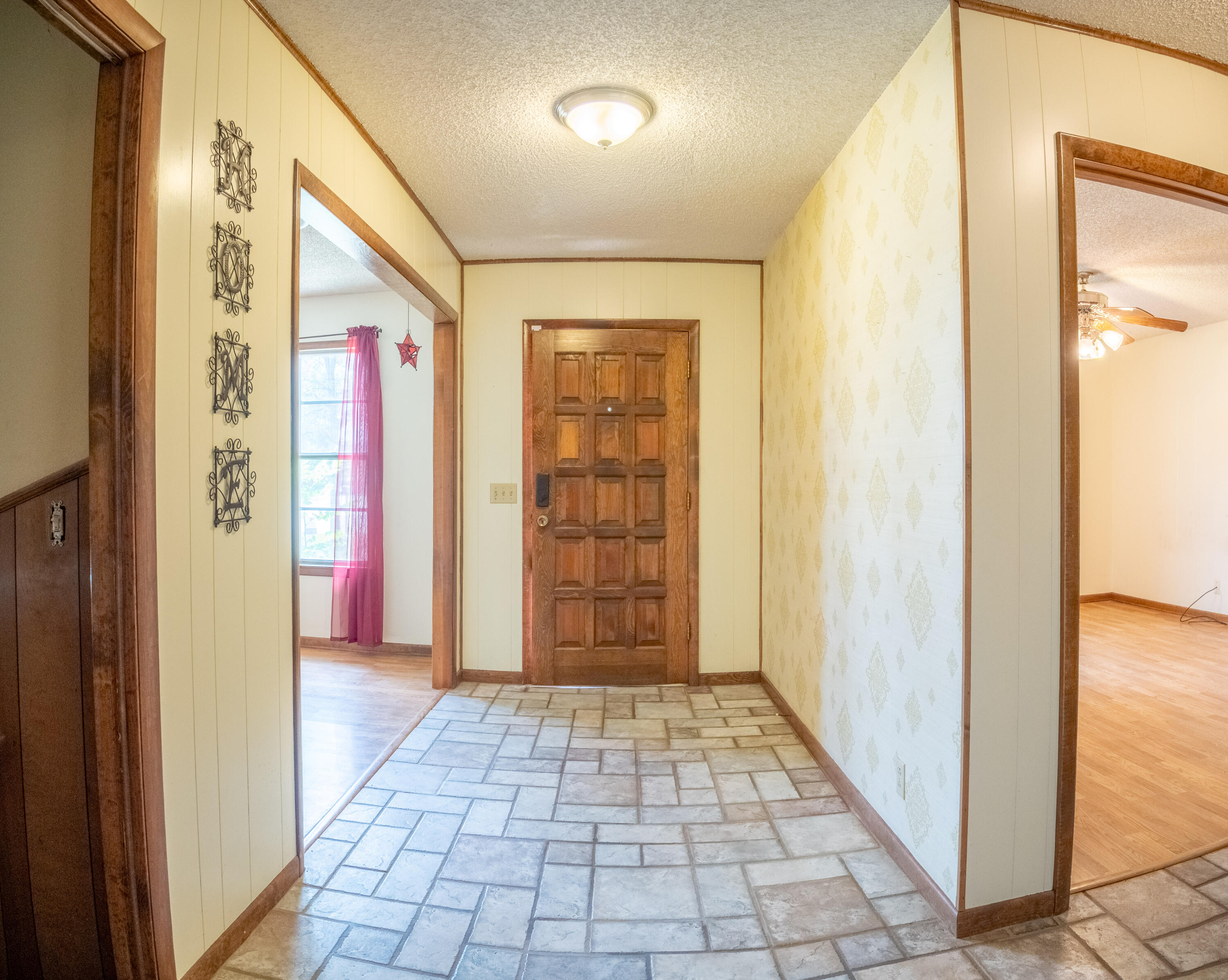 303 Comanche Trail Tulia, TX 79088 - Photo 5 of 37 a view of a hallway with wooden floor and entryway