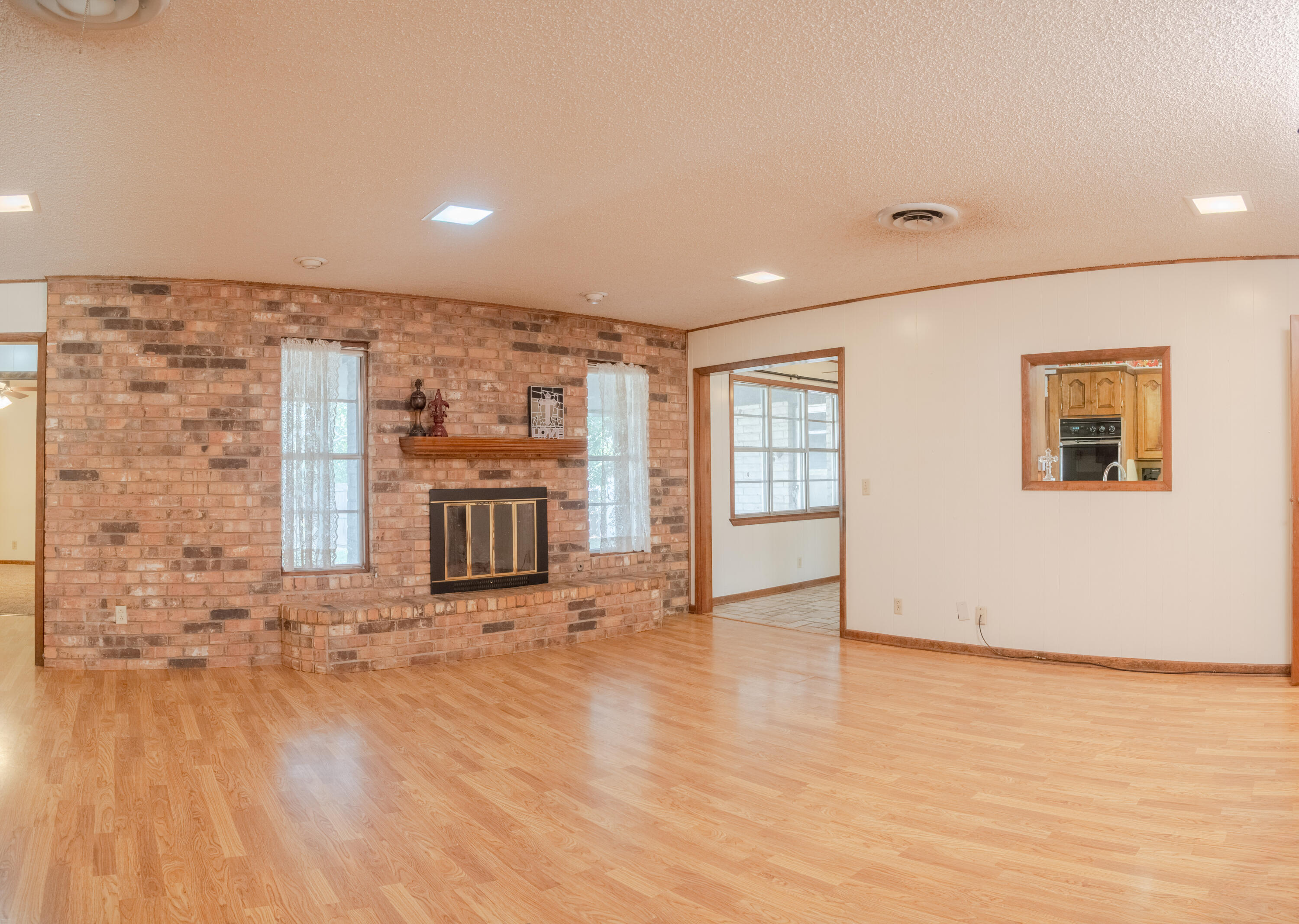 303 Comanche Trail Tulia, TX 79088 - Photo 6 of 37 Tulia-11