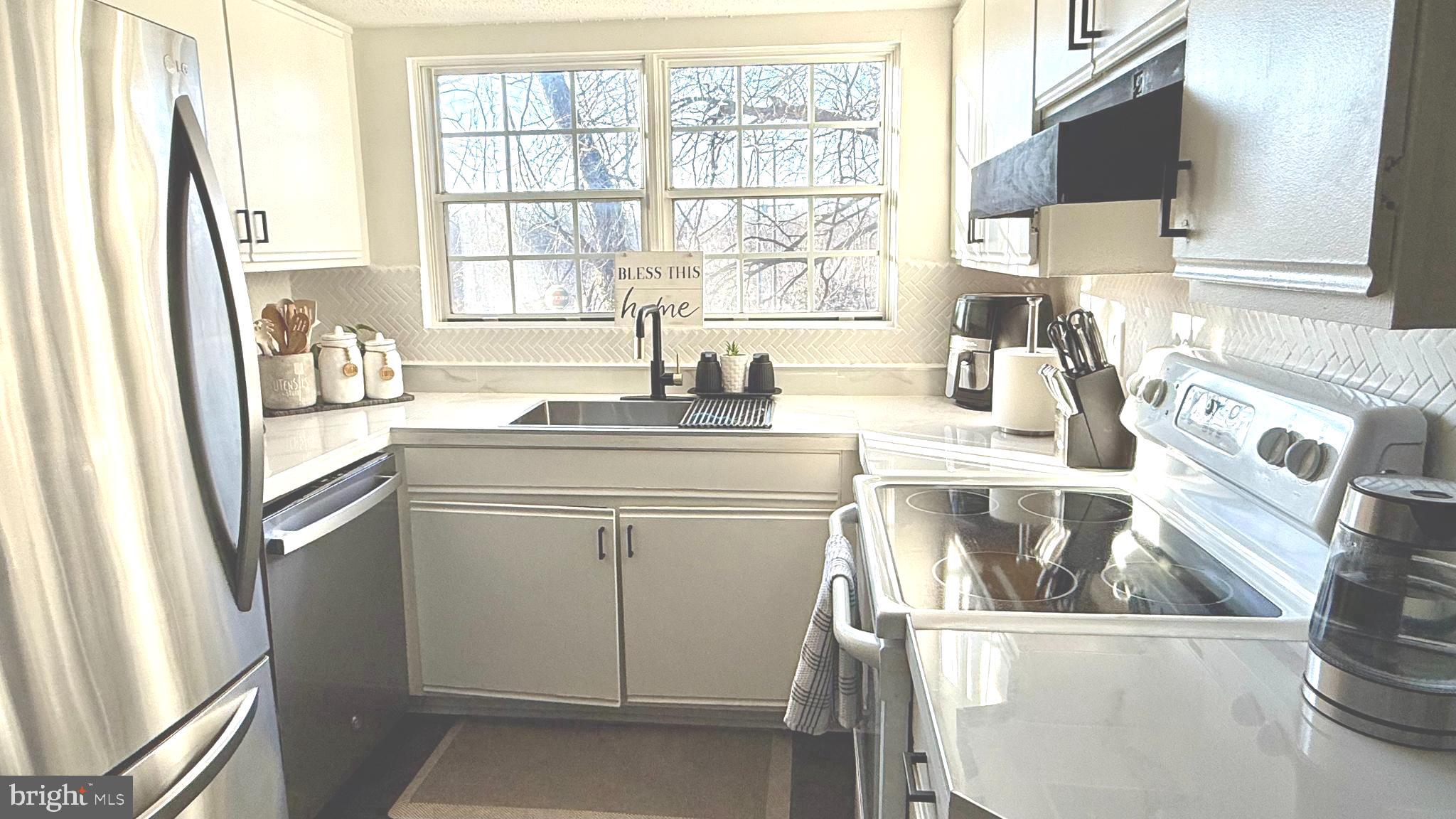 124 Fort Evans Road Southeast, Unit C Leesburg, VA 20175 - Photo 14 of 21 a kitchen with a sink a stove a refrigerator and a window