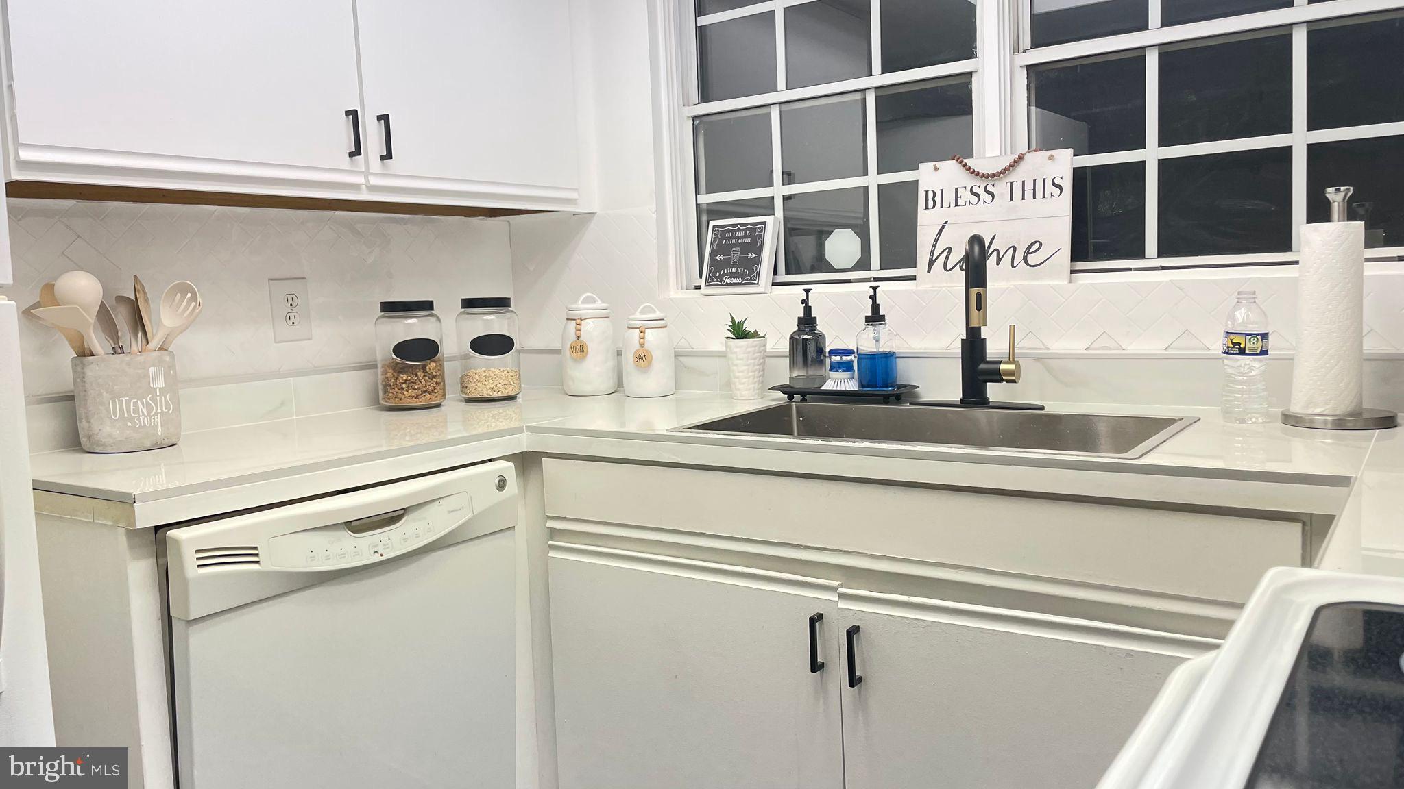 124 Fort Evans Road Southeast, Unit C Leesburg, VA 20175 - Photo 15 of 21 a kitchen with a refrigerator and cabinets
